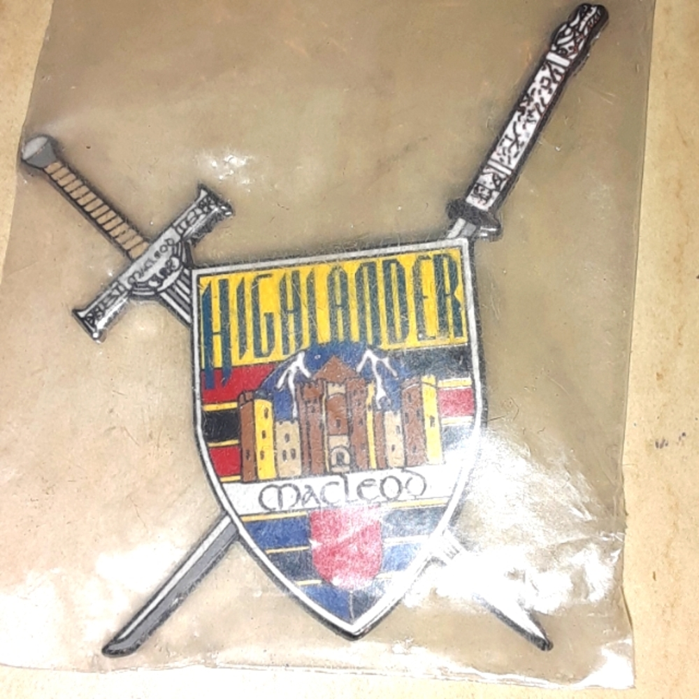 HIGHLANDER THE SERIES PIN MINT CONDITION